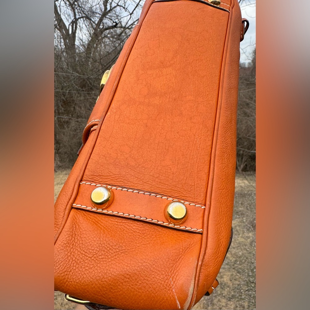 Marc Jacobs Daria Orange Leather Bag with Gold Accents - Picture 10 of 12